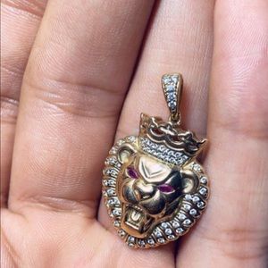10k lion head pendant w crown